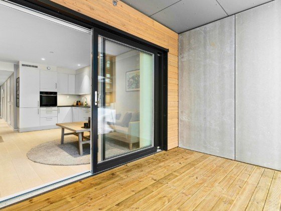 Designing Modern Workspaces with Slimline Aluminum Glass Partitions